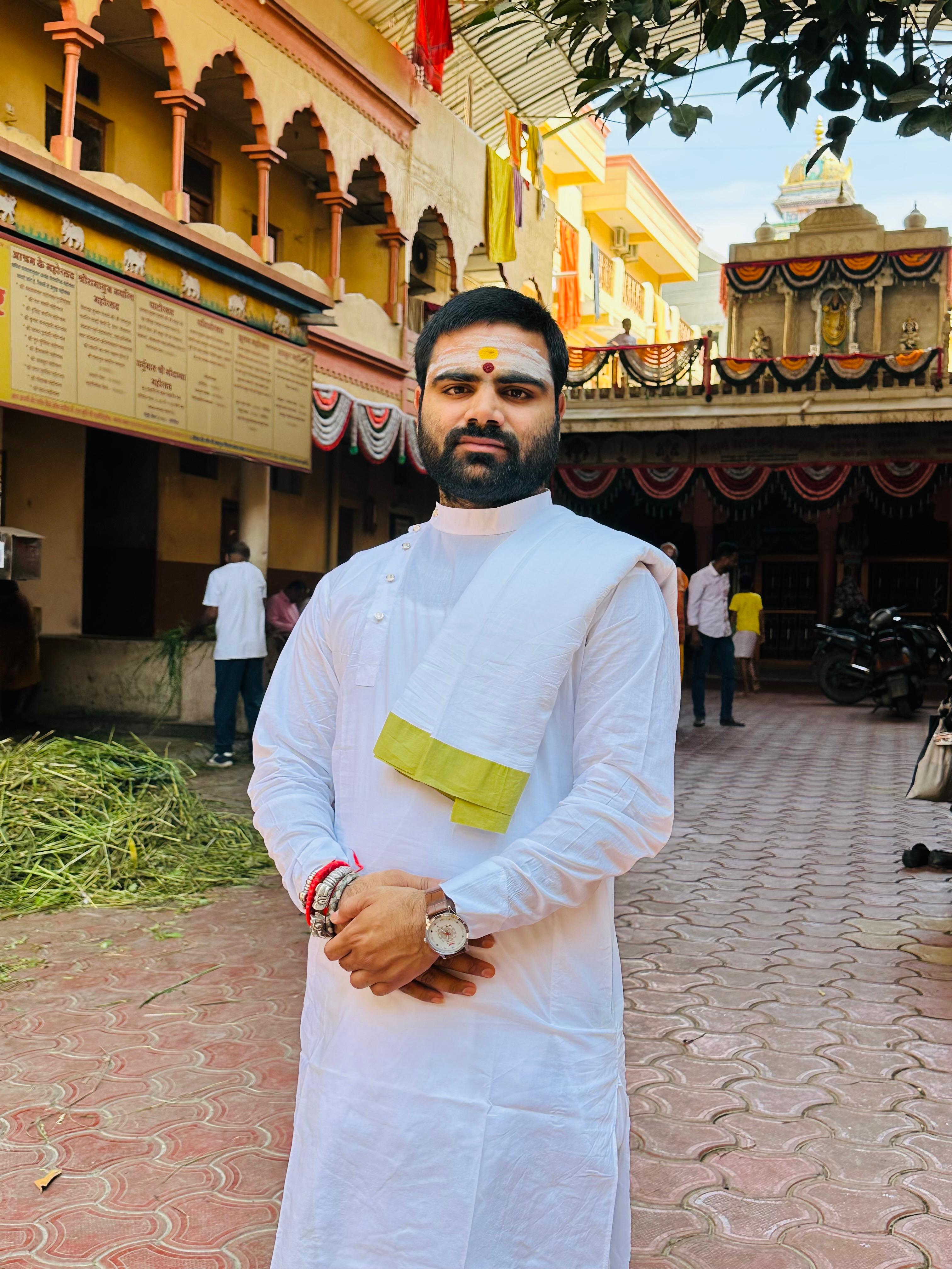 Pandit Shubham Parashar Guruji